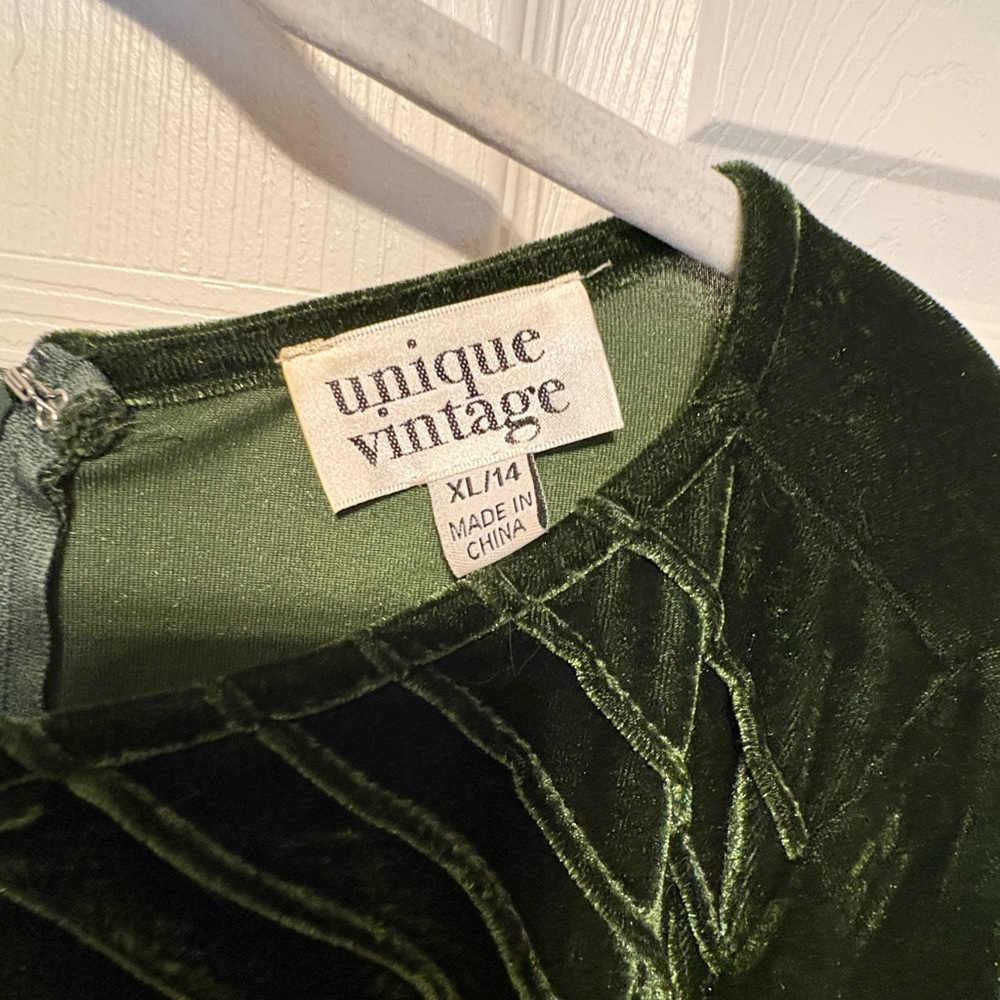 Unique Vintage Emerald Green Velvet Fit-and-Flare Dress - Picture 5 of 5